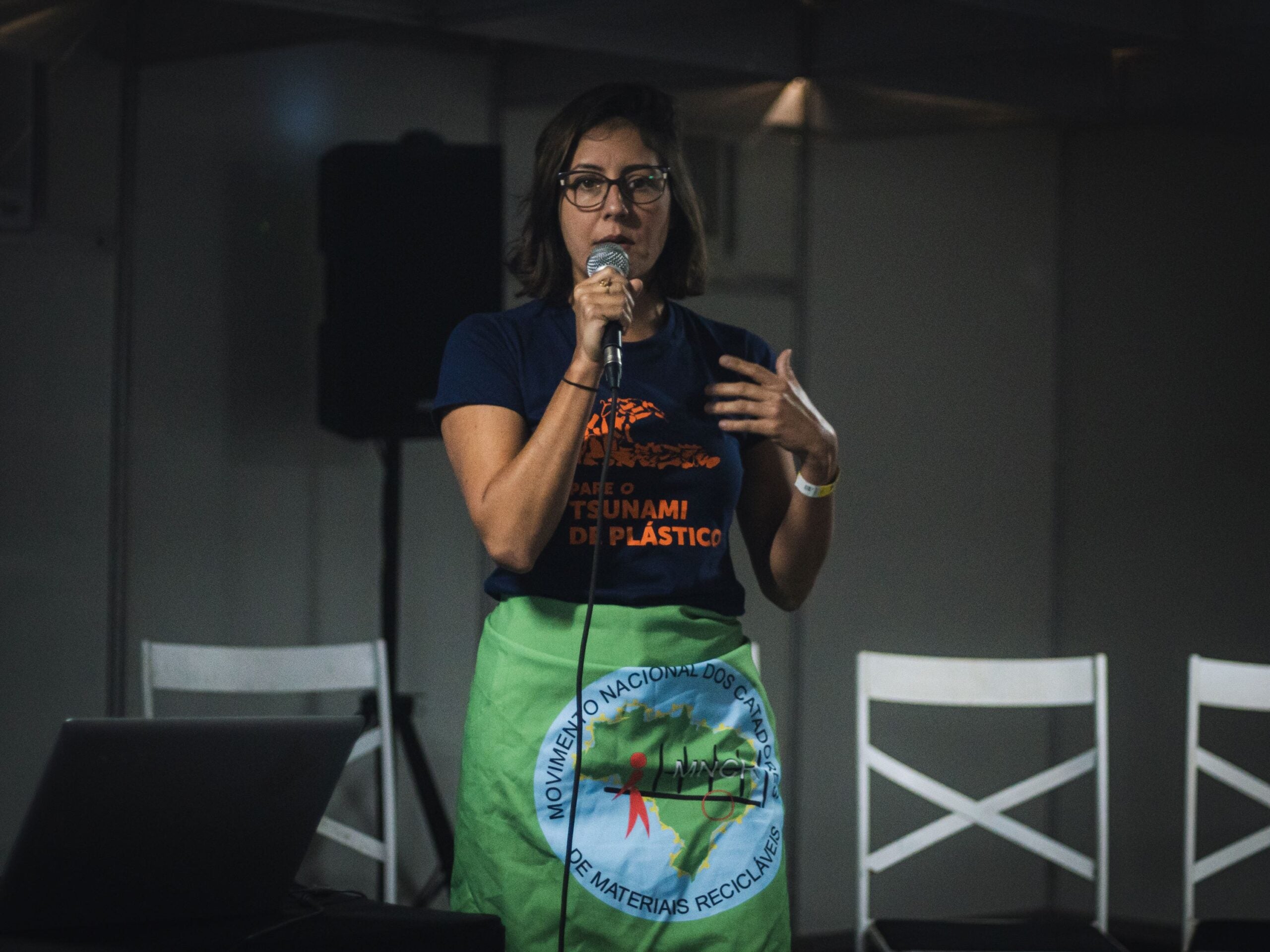 Gerente de advocacy da Oceana, Lara Iwanicki, explica a importância do Projeto de Lei 2524/2022 para catadores e catadoras